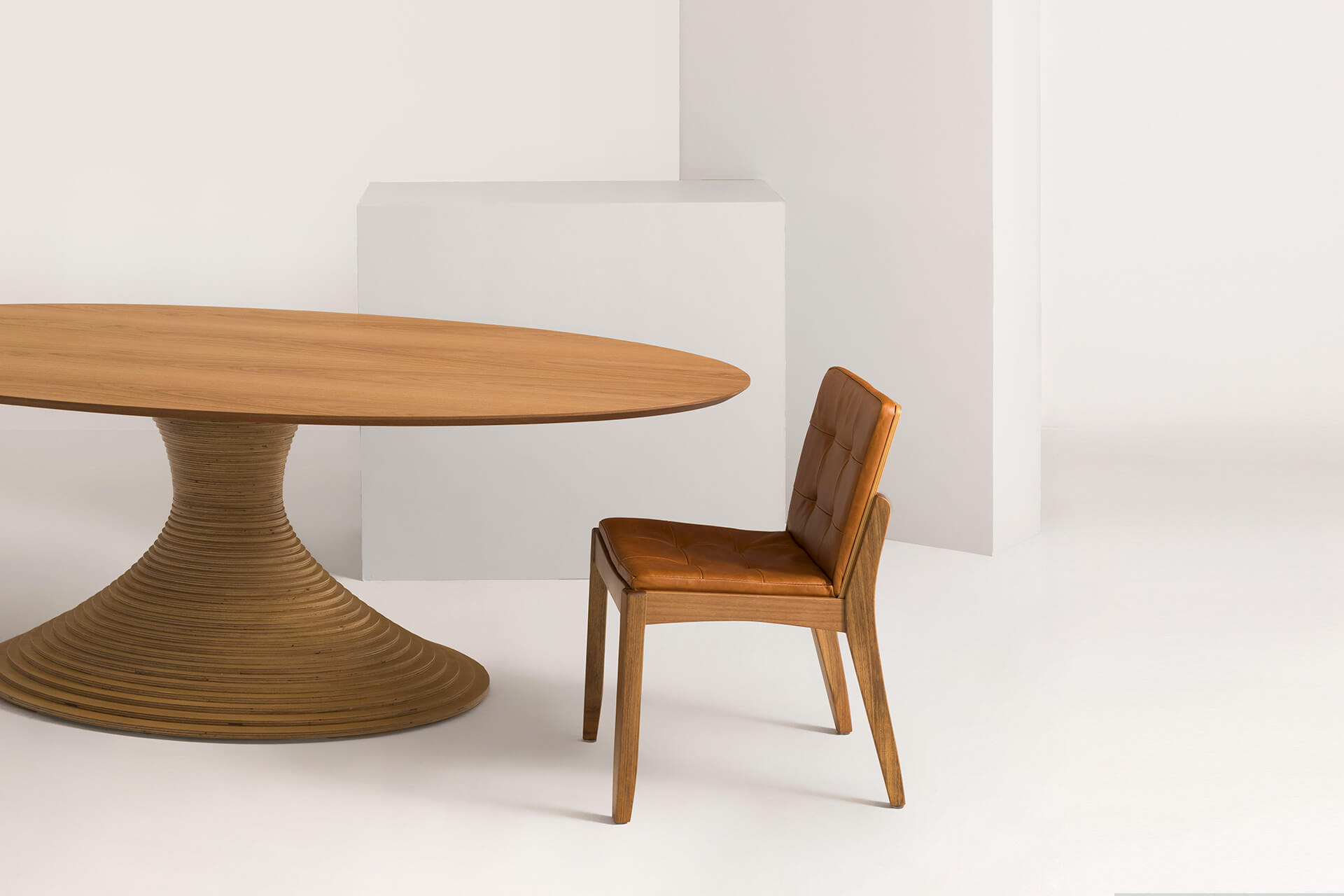 Mesa Saturno Oval
